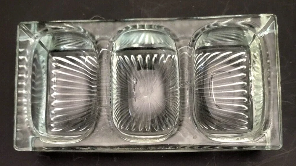 EAPG Three-Compartment Pin Tray or Desk Box 6x3x1.5